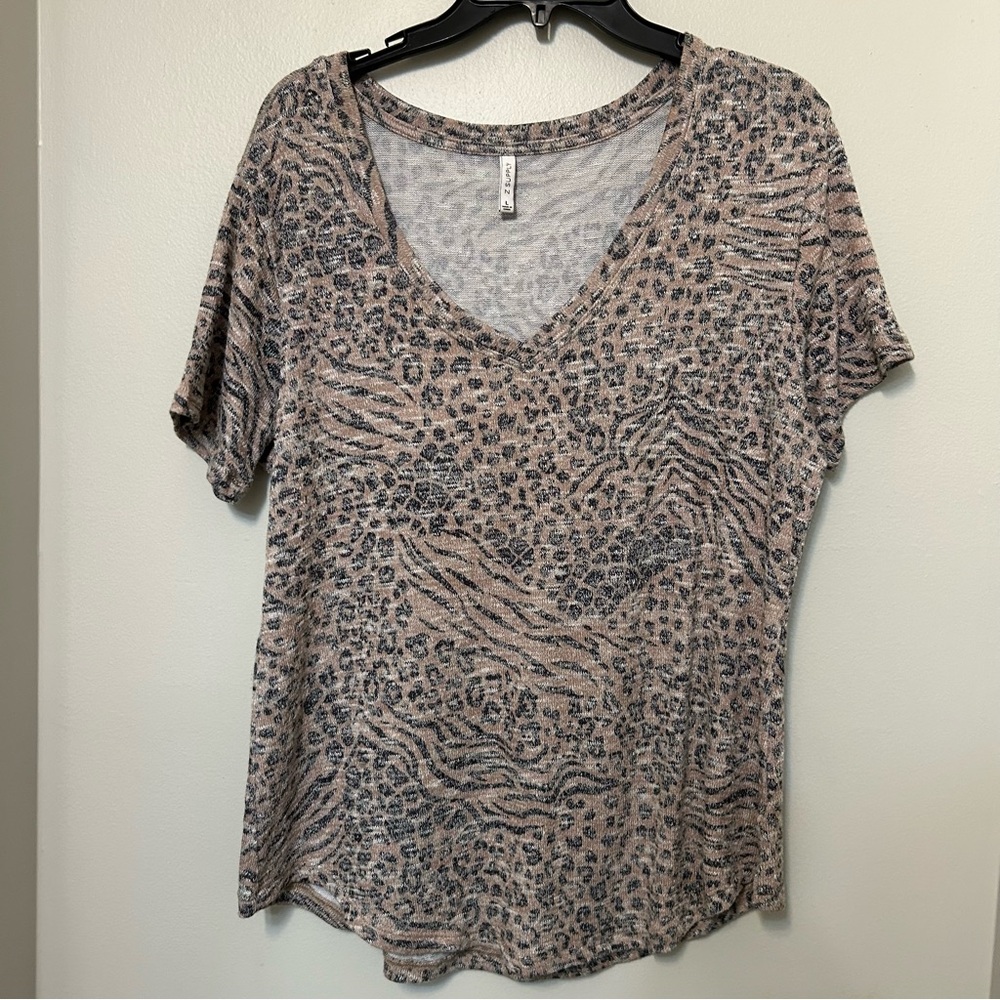 Z Supply Womens Large Leopard Animal Print Vneck‎ Short Sleeve Top Cozy Lounge